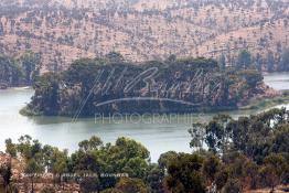 Image du Maroc Professionnelle de  Le Barrage Machraa Hamadi dont la capacité est de 42 Millions de m3, est construit sur l'Oued Moulouya, il permet, depuis 1956, d'approvisionner la région et d'irriguer les terres de cultures, ce barrage fournit en eau potable les ville de Nador, Oujda, il permet également l'approvisionnement des centre de Taourirte et El Aïoun Sidi Mellouk. Samedi 1er octobre 2005. (Photo / Abdeljalil Bounhar) 